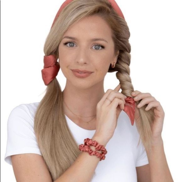 Robe Curls - Picture 1 of 7